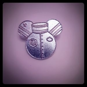 Disney Mickey HTH Silver Chaser Pin